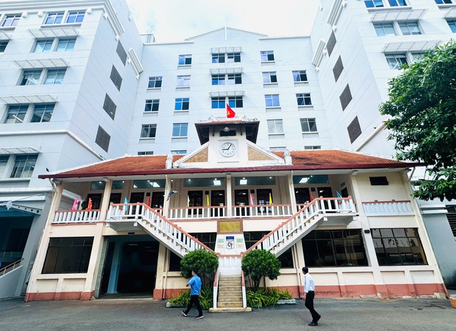 Chiếc đồng hồ cổ trường B&aacute;c Hồ v&agrave; B&aacute;c T&ocirc;n theo học, 120 năm 'vẫn chạy tốt' - Ảnh 6.