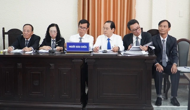  Thay kiểm sát viên ngay tại tòa - Ảnh 4.