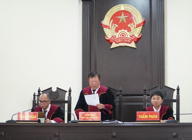  Thay kiểm sát viên ngay tại tòa - Ảnh 3.