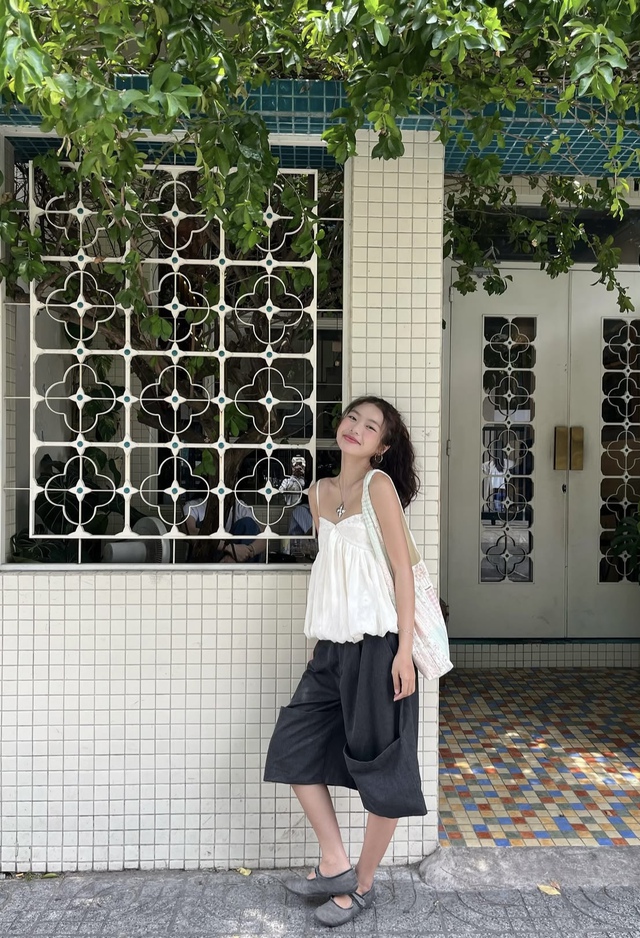 Bỏ cả thế giới vào túi tote để tự tin sải bước ngày dài - Ảnh 7.