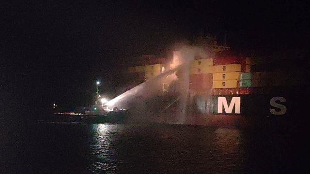 Mỹ phóng tên lửa vào tàu dầu hướng tới Iran- Ảnh 1. Mỹ phóng tên lửa vào tàu dầu hướng tới Iran- Ảnh 1.