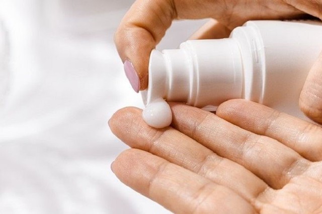 Lotion cho da nhạy cảm: B&ocirc;i 1 lần, gi&uacute;p l&agrave;m dịu da, giảm đỏ r&aacute;t thấy r&otilde;- Ảnh 4.