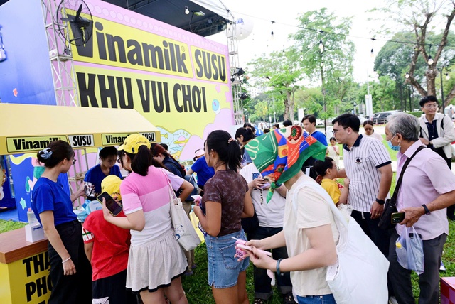 H&agrave;ng ngh&igrave;n trẻ em h&agrave;o hứng &lsquo;Chơi để học&rsquo; c&ugrave;ng Vinamilk tại Ph&uacute; Mỹ Hưng- Ảnh 3.