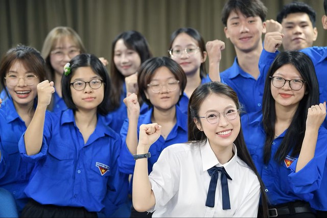 Cơ duy&ecirc;n đặc biệt đưa MC Kh&aacute;nh Vy trở th&agrave;nh đại sứ Tiếp sức m&ugrave;a thi - Ảnh 1.