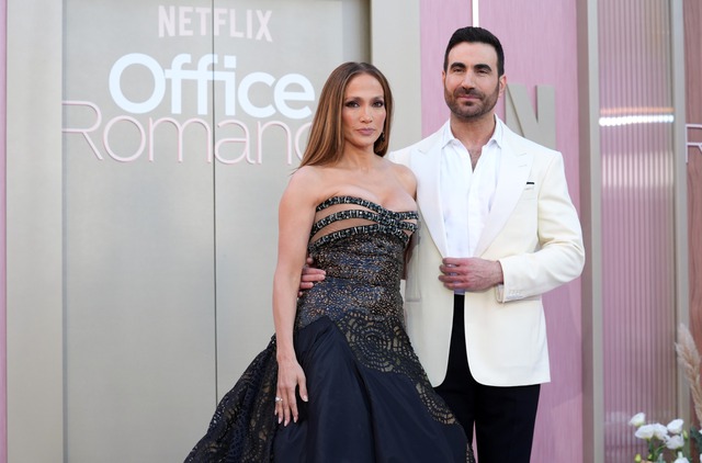 Jennifer Lopez n&oacute;ng bỏng b&ecirc;n bạn diễn giữa tin đồn t&igrave;nh &aacute;i - Ảnh 4.