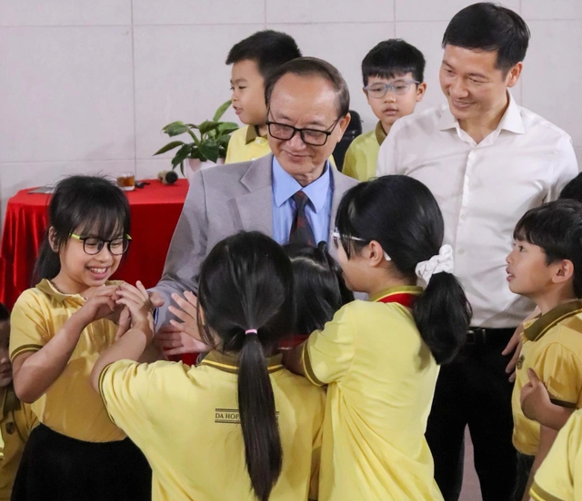 Bạo lực học đường 'phi truyền thống'   - Ảnh 1.