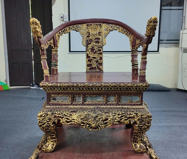Hoàn thành phục chế ngai vàng triều Nguyễn sau vụ phá hoại- Ảnh 1.