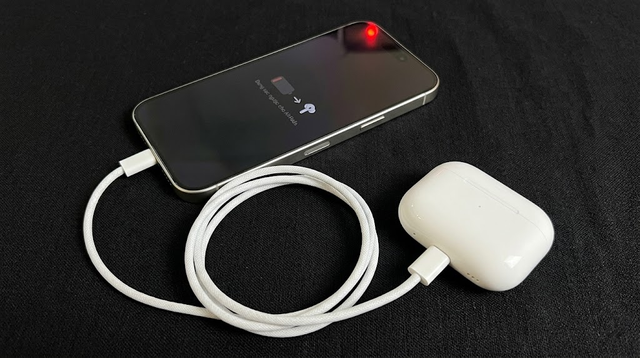 Những thiết bị c&oacute; thể sạc ngược bằng iPhone - Ảnh 1.