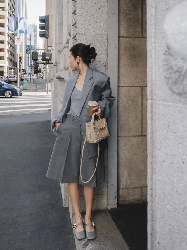 Diện mạo hè mới lạ từ chân váy dáng dài và áo blazer- Ảnh 4. Diện mạo hè mới lạ từ chân váy dáng dài và áo blazer- Ảnh 4.