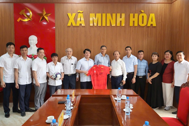 HLV Mai Đức Chung d&ugrave;ng tiền thưởng Anh h&ugrave;ng lao động ủng hộ đồng b&agrave;o kh&oacute; khăn- Ảnh 1.