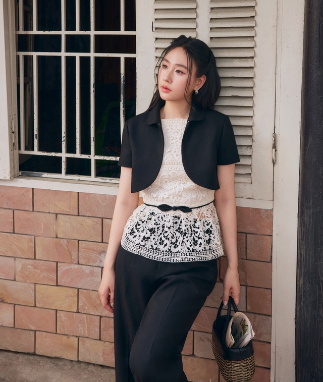 Diện mạo hè mới lạ từ chân váy dáng dài và áo blazer- Ảnh 7. Diện mạo hè mới lạ từ chân váy dáng dài và áo blazer- Ảnh 7.