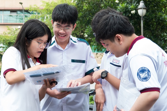 Vừa thi lớp 10 xong, th&iacute; sinh TP.HCM l&ecirc;n ngay kế hoạch đi học tiếp - Ảnh 1.