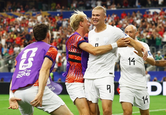Haaland khiến cha bật kh&oacute;c v&igrave; hạnh ph&uacute;c, vượt mặt Ronaldo ở thống k&ecirc; g&acirc;y bất ngờ tại World Cup- Ảnh 1.