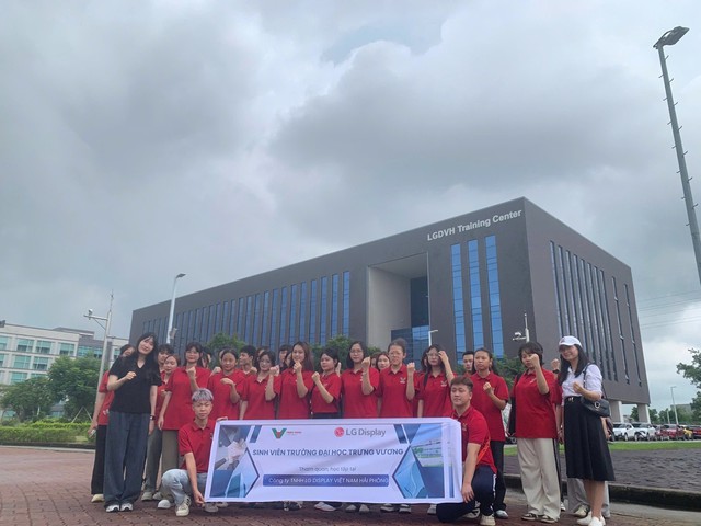 Trường đại học Trưng Vương: X&acirc;y portfolio v&agrave; năng lực cạnh tranh từ trải nghiệm thực tế- Ảnh 3.