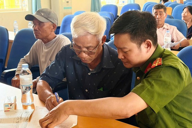 Cụ &ocirc;ng đạp xe gần 800 km lấy mẫu ADN t&igrave;m 2 anh trai l&agrave; liệt sĩ- Ảnh 1.