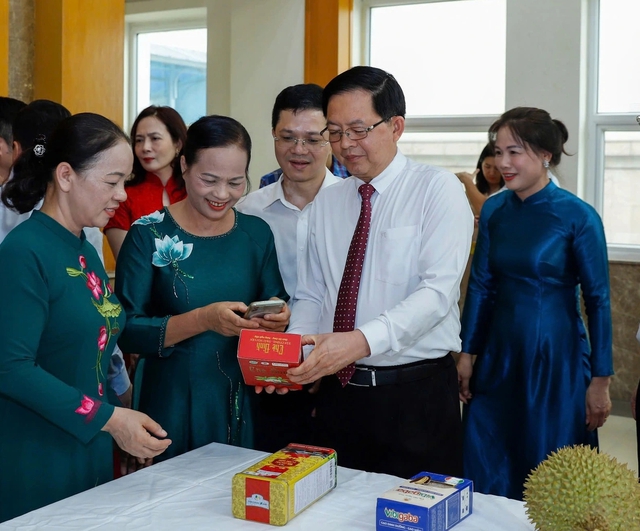 Ph&oacute; thủ tướng Hồ Quốc Dũng chỉ đạo 'n&oacute;ng' về hệ thống truy xuất n&ocirc;ng sản- Ảnh 1.