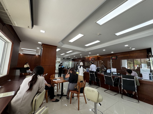 TP.HCM: Chủ tịch UBND cấp x&atilde; được 'cấp' th&ecirc;m 26 quyền trong lĩnh vực đất đai- Ảnh 1.