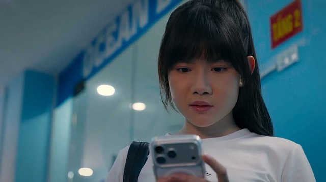 V&igrave; sao nữ diễn vi&ecirc;n gen Z g&acirc;y sốt trong 'Ph&iacute;a b&ecirc;n kia th&agrave;nh phố'?  - Ảnh 1.
