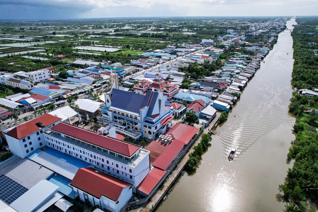 Kh&aacute;ch h&agrave;nh hương về dự lễ phong Ch&acirc;n phước cha Trương Bửu Diệp bằng đường thủy n&agrave;o?   - Ảnh 1.
