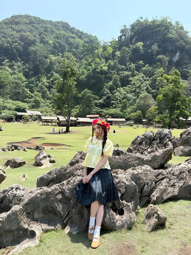 Hô biến thành nàng thơ với công thức phối tất trắng- Ảnh 4.