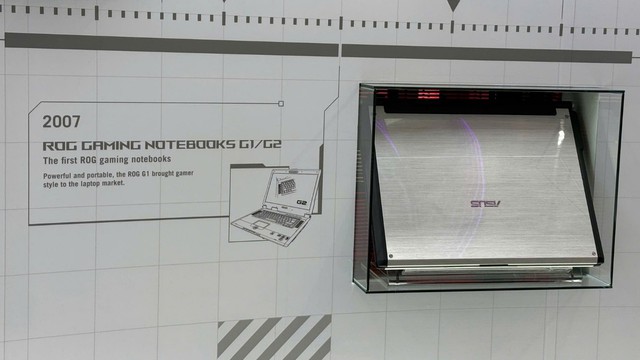 Những chiếc laptop gaming ti&ecirc;n phong đột ph&aacute; của ROG trong 20 năm ph&aacute;t triển - Ảnh 1.