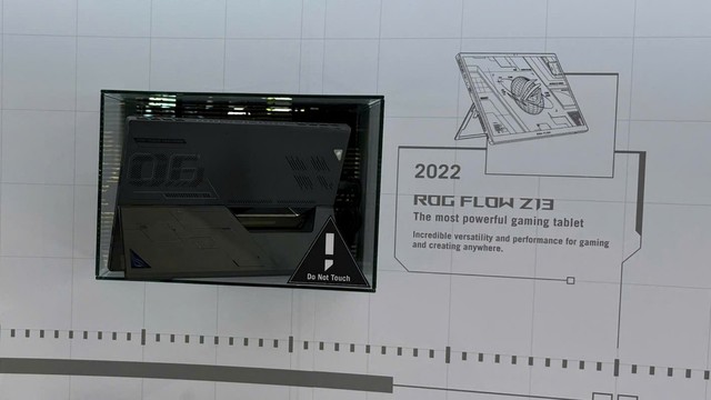 Những chiếc laptop gaming ti&ecirc;n phong đột ph&aacute; của ROG trong 20 năm ph&aacute;t triển - Ảnh 5.