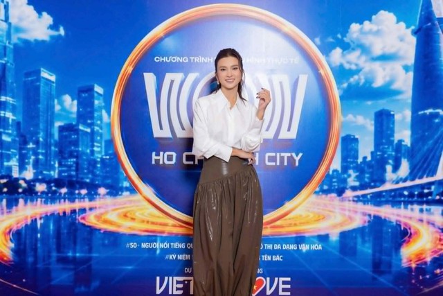 Kim Tuyến rạng rỡ tại sự kiện, n&oacute;i g&igrave; về đề cử 100 gương mặt đẹp nhất? - Ảnh 1.