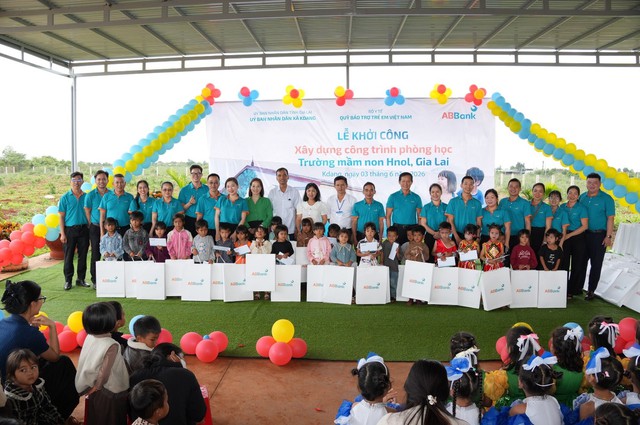 ABBank thêm 'lớp học hạnh phúc' cho trẻ em Gia Lai- Ảnh 2.