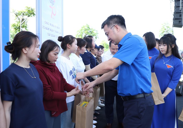 Tiếp thêm động lực để người trẻ vững tin cống hiến - Ảnh 1.
