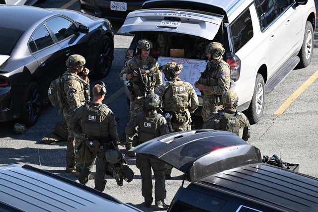 Nghi phạm bắt giữ 10 con tin ở California bị FBI bắn chết - Ảnh 1.