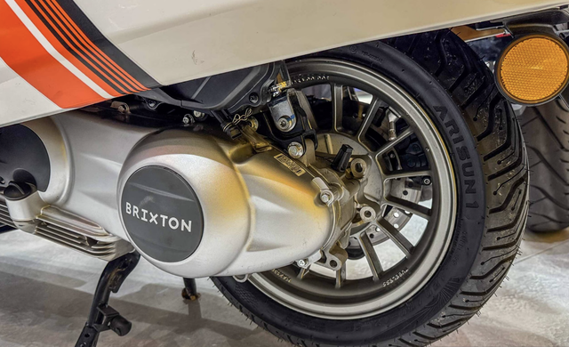 Xe tay ga gi&aacute; gần 85 triệu đồng sản xuất tại Trung Quốc, nh&aacute;i kiểu d&aacute;ng Lambretta - Ảnh 3.