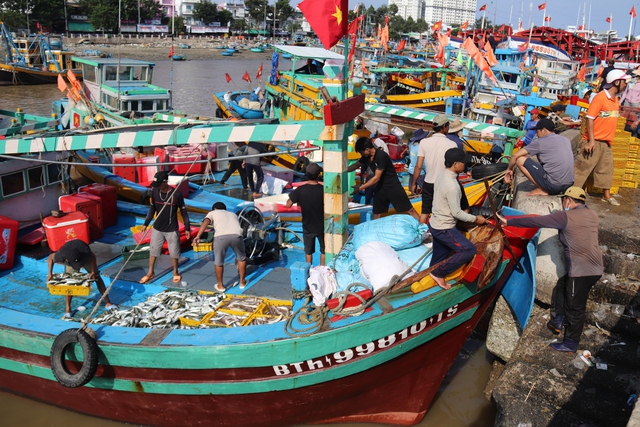 L&acirc;m Đồng mở cao điểm siết IUU, chặn t&agrave;u c&aacute; vi phạm ngay từ trong bờ- Ảnh 1.