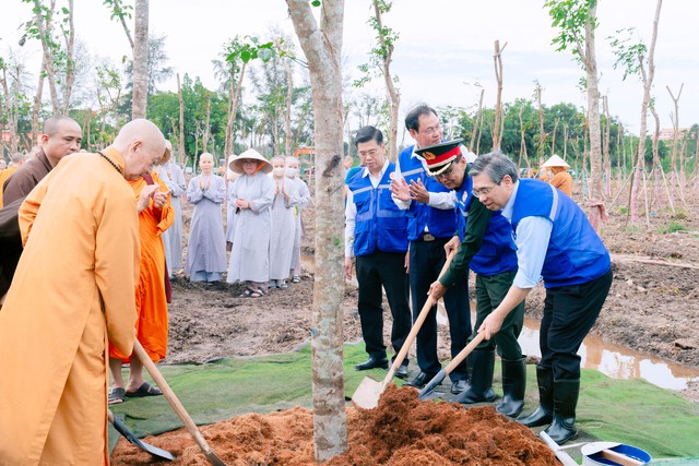 TP.HCM lan tỏa &lsquo;kh&aacute;t vọng xanh&rsquo; từ những vườn c&acirc;y đại đo&agrave;n kết - Ảnh 1.