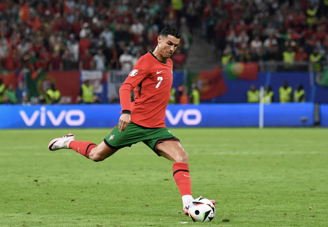 Cristiano Ronaldo và cuộc chiến cuối cùng với thời gian- Ảnh 1.