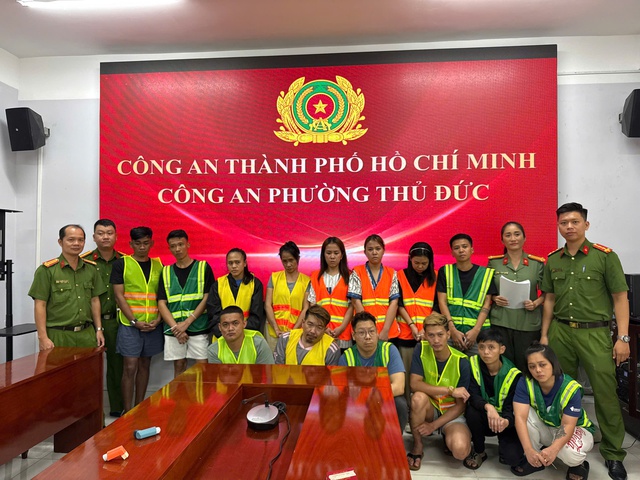 Hàng chục người nước ngoài dương tính ma túy, điều hành đường dây lừa đảo ở TP.HCM - Ảnh 1.
