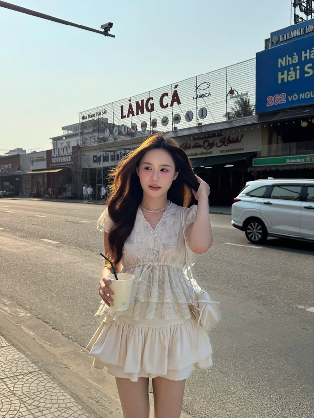 Tạo điểm nhấn kiêu kỳ bằng những mẫu áo kiểu nhiều tầng- Ảnh 5.