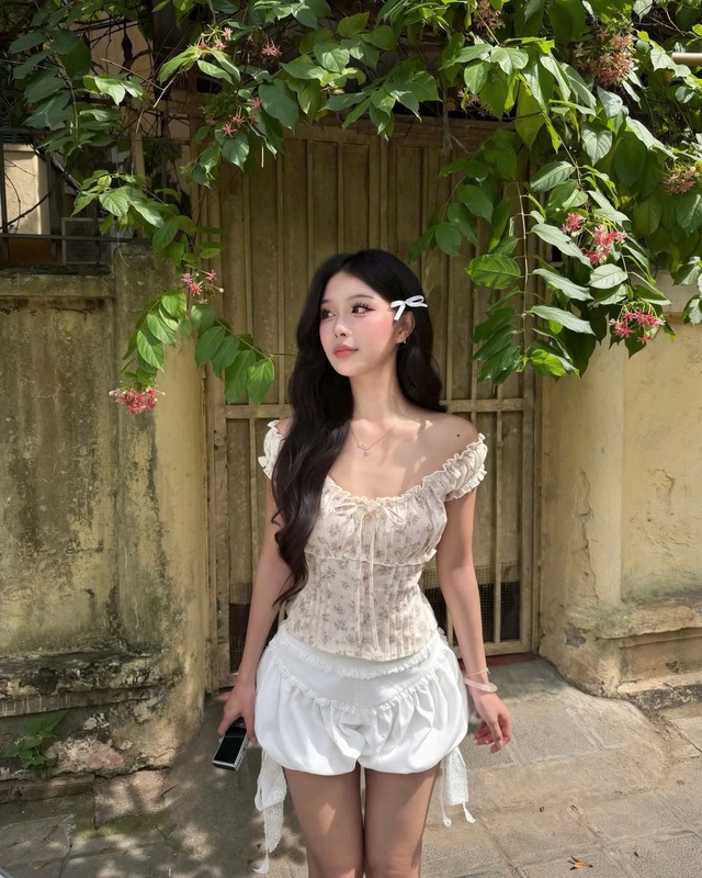 Trở thành tâm điểm xuống phố với xu hướng kẹp nơ xinh- Ảnh 7.