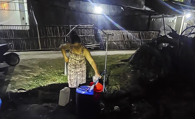 1.400 hộ d&acirc;n thiếu nước sạch ở B&igrave;nh Sơn: Nửa đ&ecirc;m thức trắng canh từng giọt nước- Ảnh 1.