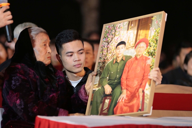 Ch&agrave;ng trai trẻ v&agrave; h&agrave;nh tr&igrave;nh t&ocirc; m&agrave;u k&yacute; ức - Ảnh 1.