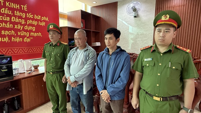 C&ocirc;ng an tỉnh Đắk Lắk bắt 2 bị can bu&ocirc;n b&aacute;n h&agrave;ng giả, trốn thuế- Ảnh 1.