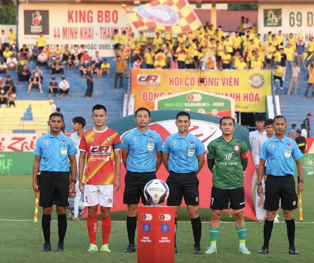 Trọng t&agrave;i Malaysia bắt v&ograve;ng cuối V-League: Kh&ocirc;ng phải 3 trận đua trụ hạng, m&agrave; l&agrave; trận c&oacute; HLV Popov- Ảnh 2.