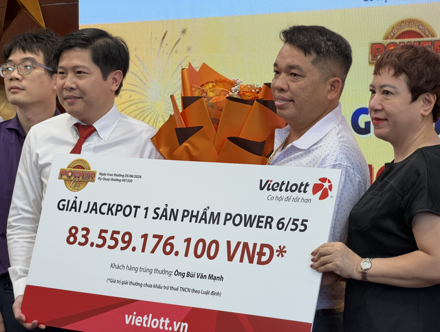 Người vừa tr&uacute;ng 84 tỉ Vietlott vừa c&ocirc;ng khai lộ mặt - Ảnh 2.