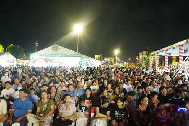Mở hội trái cây đầu tiên tại Đồng Tháp, tôn vinh đặc sản miệt vườn- Ảnh 2. Mở hội trái cây đầu tiên tại Đồng Tháp, tôn vinh đặc sản miệt vườn- Ảnh 2.