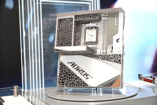 Bo mạch chủ đầu ti&ecirc;n ứng dụng c&ocirc;ng nghệ in 3D kim loại - Ảnh 1.