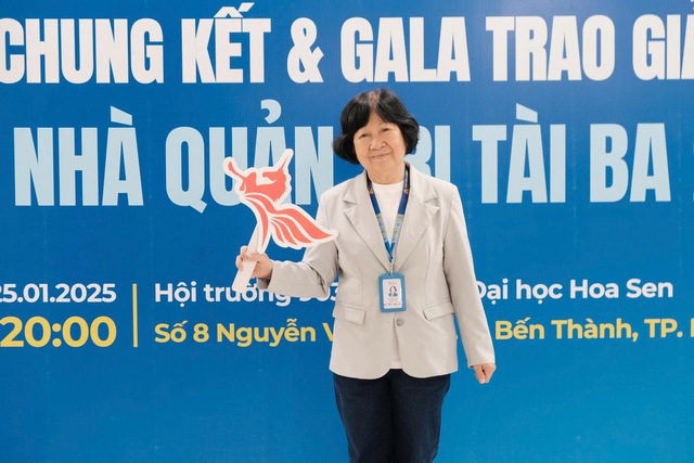 Giảng vi&ecirc;n 76 tuổi c&oacute; 3 bằng thạc sĩ, đang học tiếp cao học v&agrave; tiến sĩ- Ảnh 1.