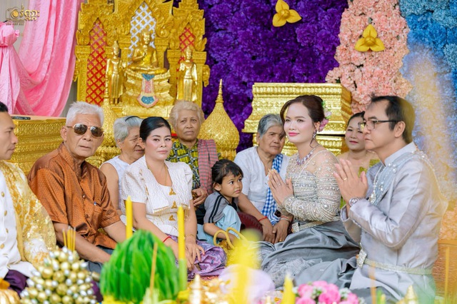 Con gái khoe đám cưới ba với mẹ kế người Khmer, mua trang sức chúc mừng - Ảnh 3.