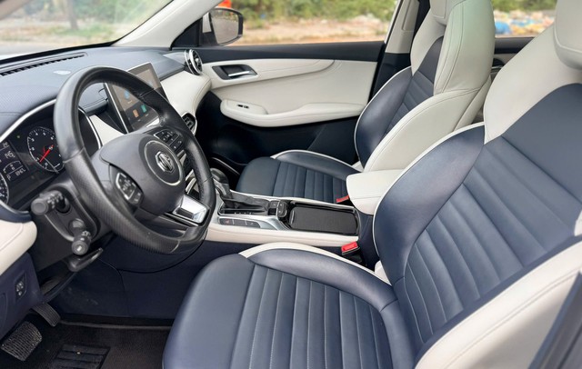 MG HS giảm giá còn hơn 500 triệu đồng, SUV cỡ C rẻ ngang xe hạng A- Ảnh 3. MG HS giảm giá còn hơn 500 triệu đồng, SUV cỡ C rẻ ngang xe hạng A- Ảnh 3.