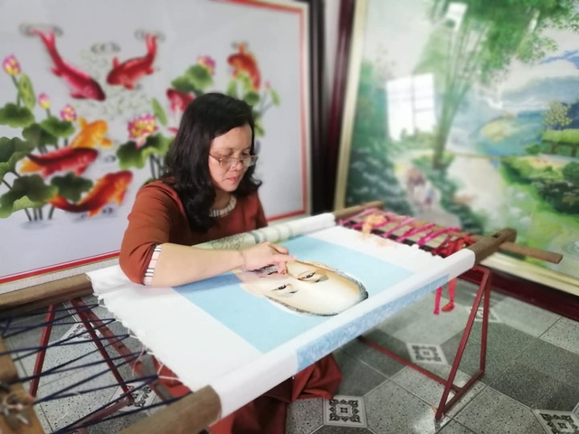 Người nghệ nhân giữ hồn chỉ lụa - Ảnh 2.