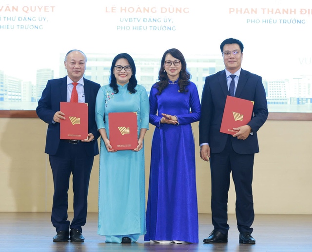 Bổ nhiệm loạt hiệu trưởng, hiệu ph&oacute; c&aacute;c trường th&agrave;nh vi&ecirc;n ĐH Quốc gia TP.HCM - Ảnh 4.