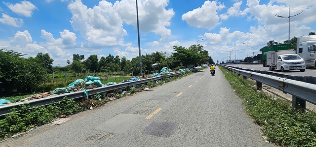 Phường Tân Tạo ra quân dọn vệ sinh: 3 ngày thu gom hơn 60 tấn rác - Ảnh 2.